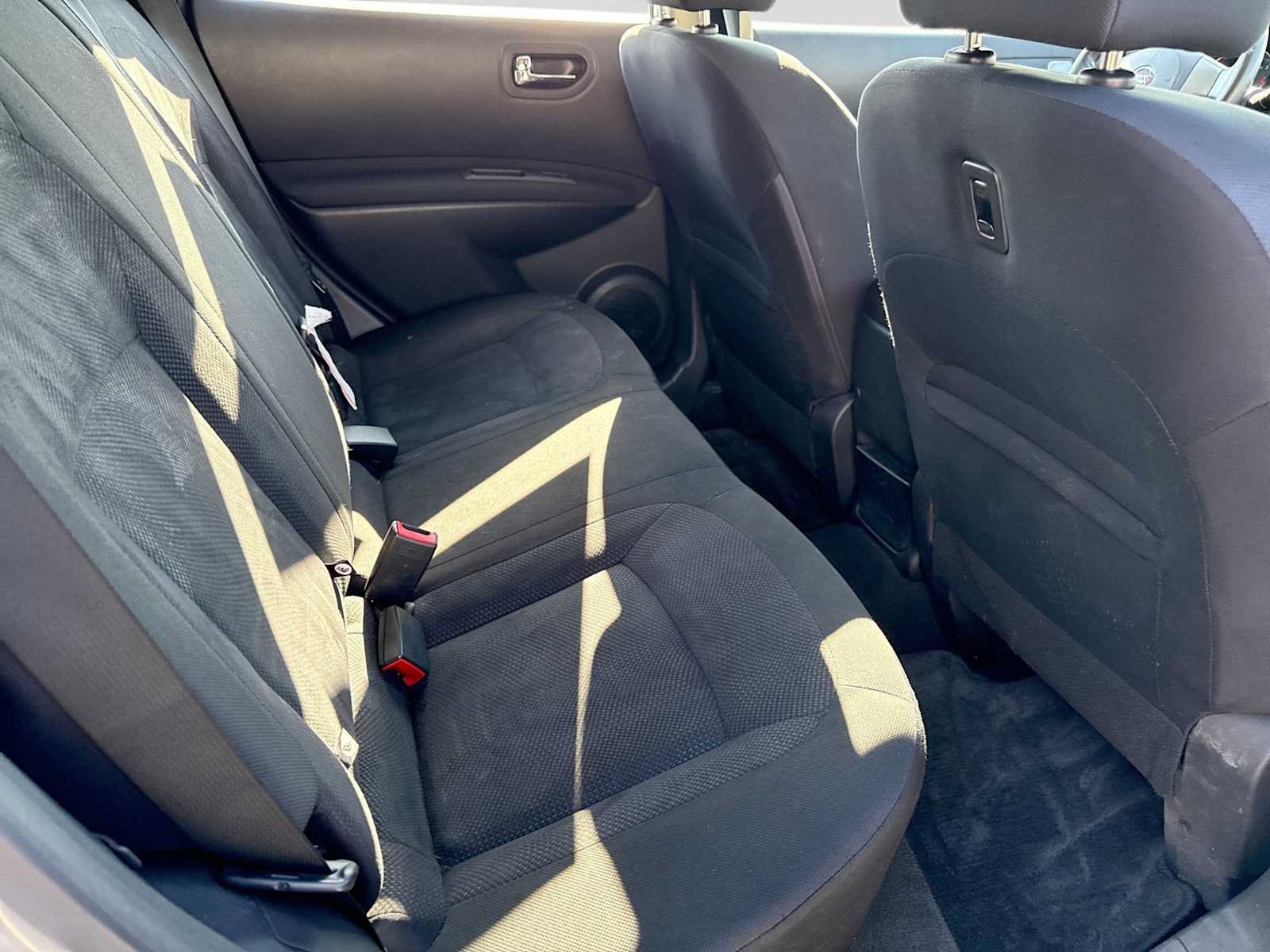Used 2015 Nissan Rogue S FWD image 19