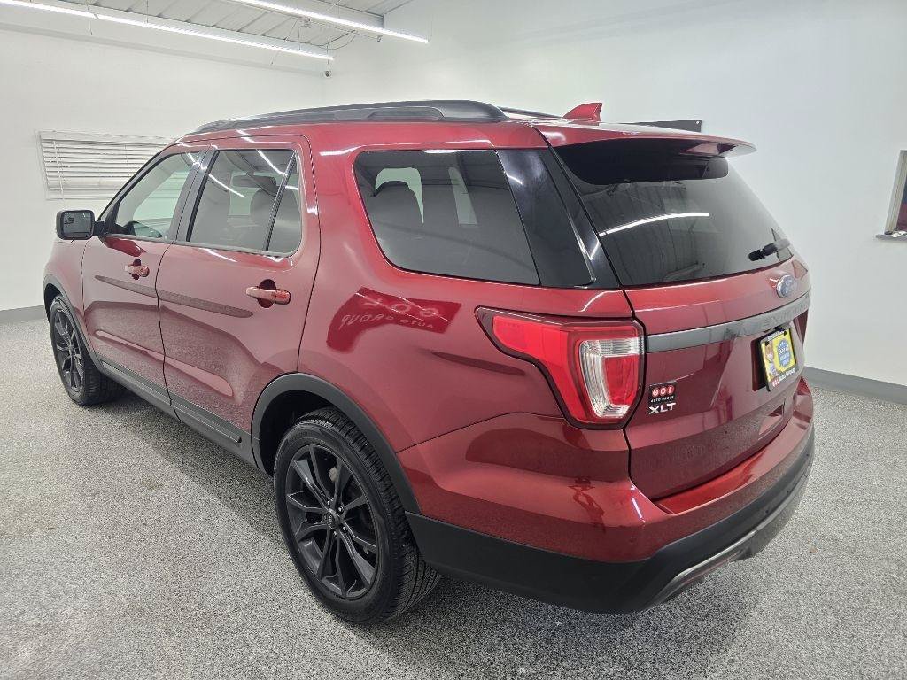 Used 2017 Ford Explorer XLT w/ Equipment Group 202A FWD image 4