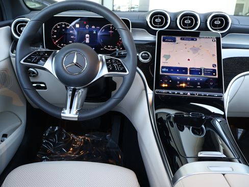 Used 2025 Mercedes-Benz GLC 350e 4MATIC image 20