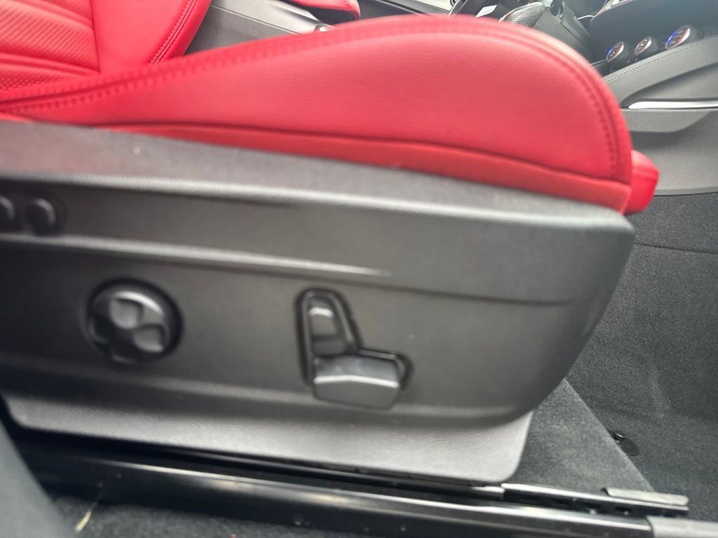 Used 2023 Alfa Romeo Stelvio Veloce AWD/4WD image 68