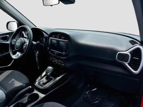 Used 2023 Kia Soul LX w/ LX Technology Package FWD image 31