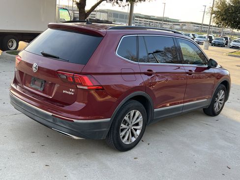 Used 2018 Volkswagen Tiguan SE w/ Panoramic Sunroof Package image 10