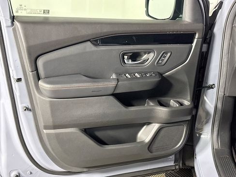 Certified 2025 Honda Pilot TrailSport image 11