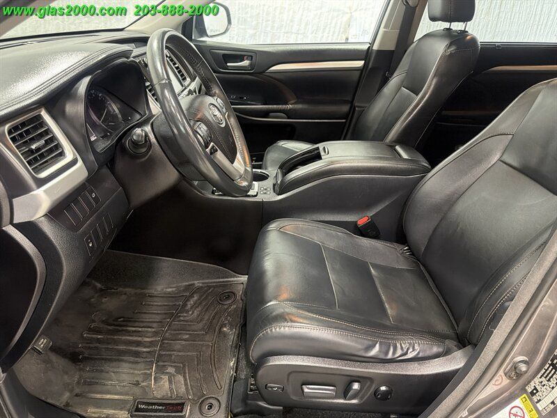 Used 2016 Toyota Highlander XLE AWD/4WD image 23