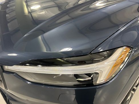 Certified 2025 Volvo XC60 B5 Plus image 7