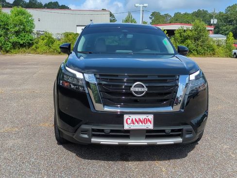 Used 2025 Nissan Pathfinder SL FWD image 2