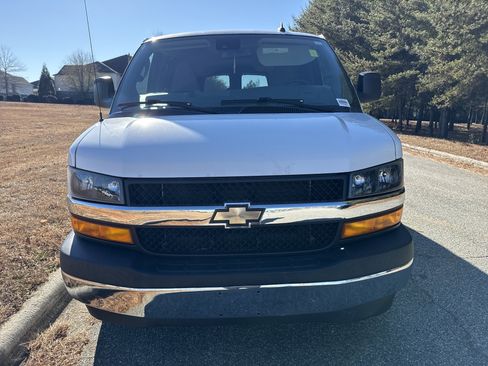 Used 2019 Chevrolet Express 2500 LT w/ LT Preferred Equipment Group image 3