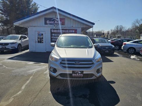 Used 2019 Ford Escape SE image 2