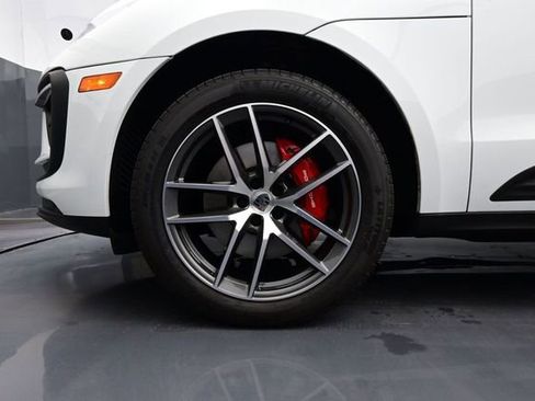 Certified 2023 Porsche Macan S AWD/4WD image 6