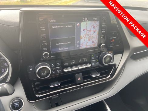 Used 2022 Toyota Highlander XLE image 7