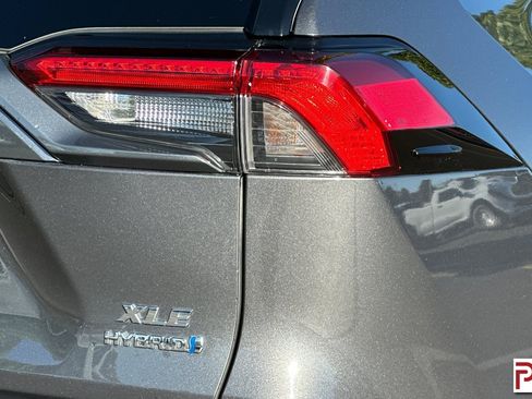 Used 2020 Toyota RAV4 XLE image 33
