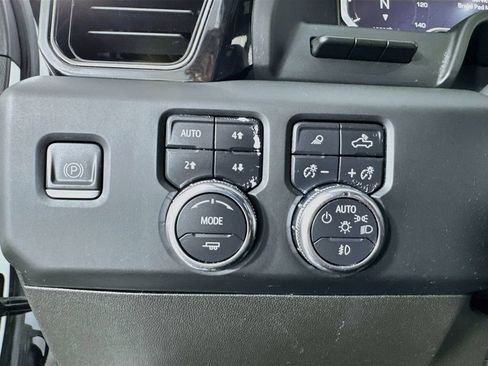 Used 2024 GMC Sierra 2500 AT4 w/ AT4 Premium Plus Package AWD/4WD image 19