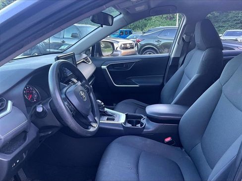 Used 2019 Toyota RAV4 LE w/ Carpet Mat Package AWD/4WD image 4