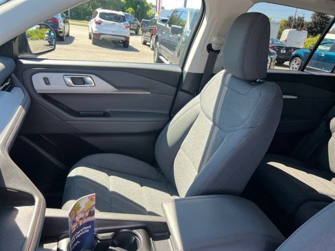 Certified 2025 Ford Explorer Active image 9