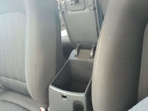 Used 2023 Hyundai Venue SE FWD image 42