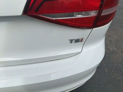Used 2015 Volkswagen Jetta SE FWD image 4