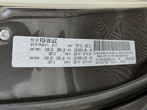 Used 2017 Chrysler Pacifica Touring-L w/ Tire & Wheel Group image 12