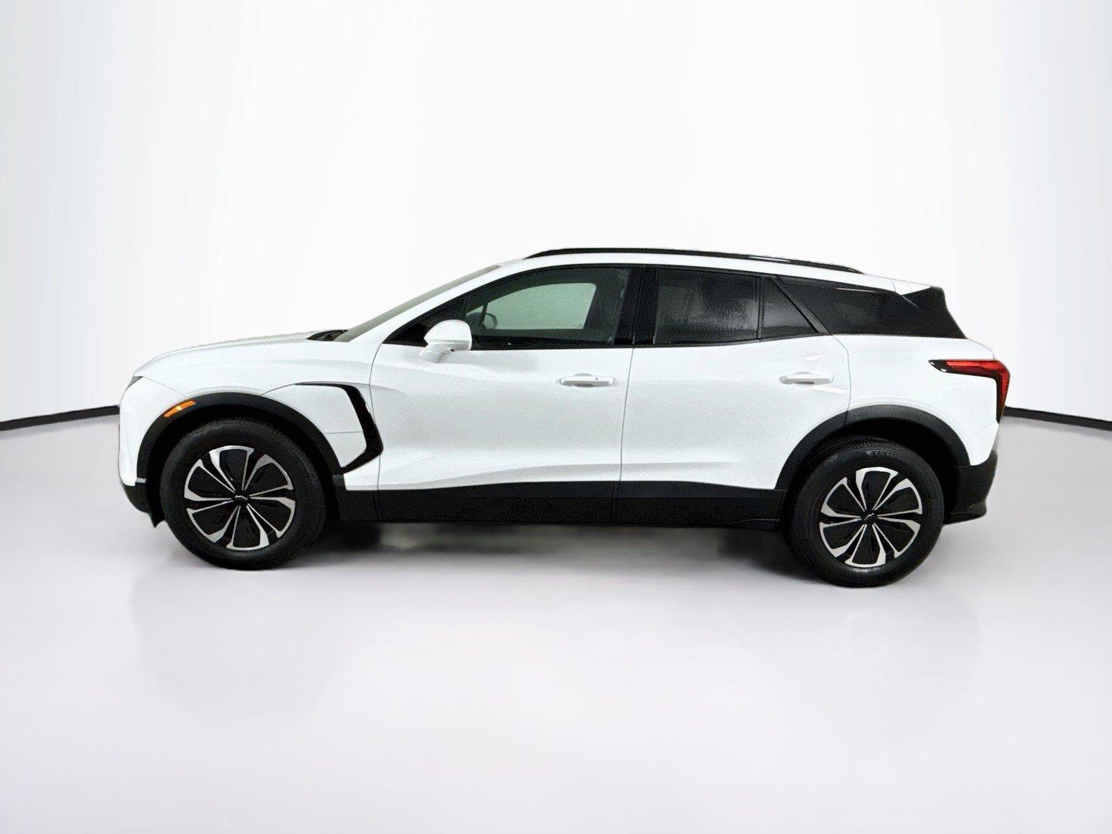 Used 2026 Chevrolet Blazer EV LT FWD image 2