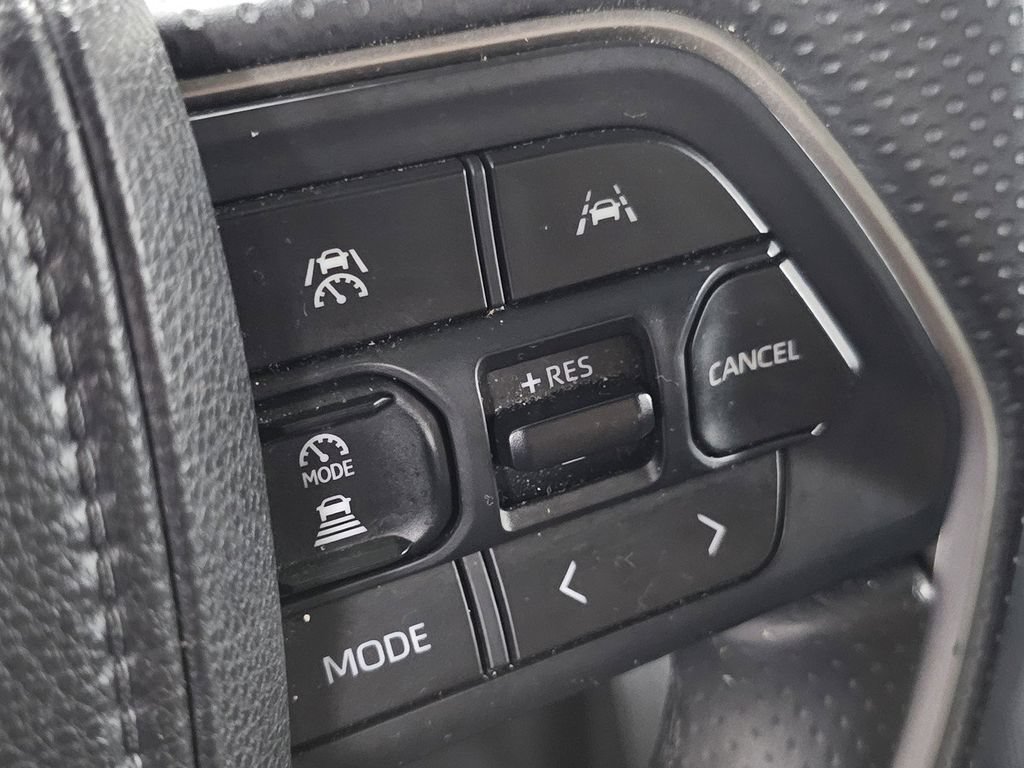 Used 2025 Toyota 4Runner SR5 AWD/4WD image 30