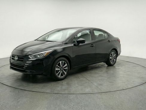 Used 2025 Nissan Versa SV image 3