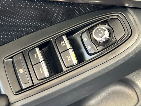 Used 2020 Subaru Crosstrek 2.0i Limited w/ Moonroof Package w/Navigation AWD/4WD image 14