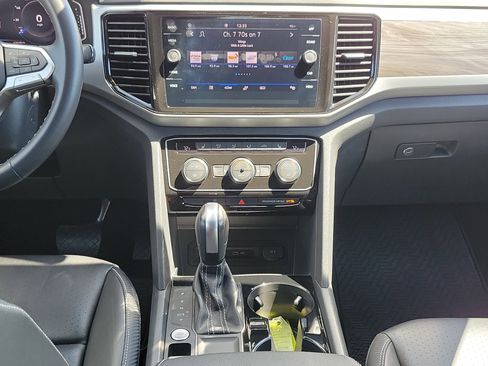 Used 2023 Volkswagen Atlas Cross Sport SE image 21