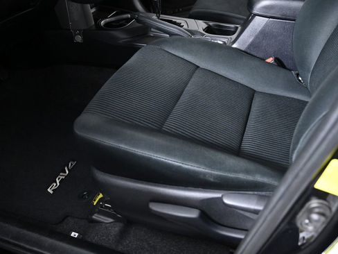 Used 2016 Toyota RAV4 LE FWD image 23