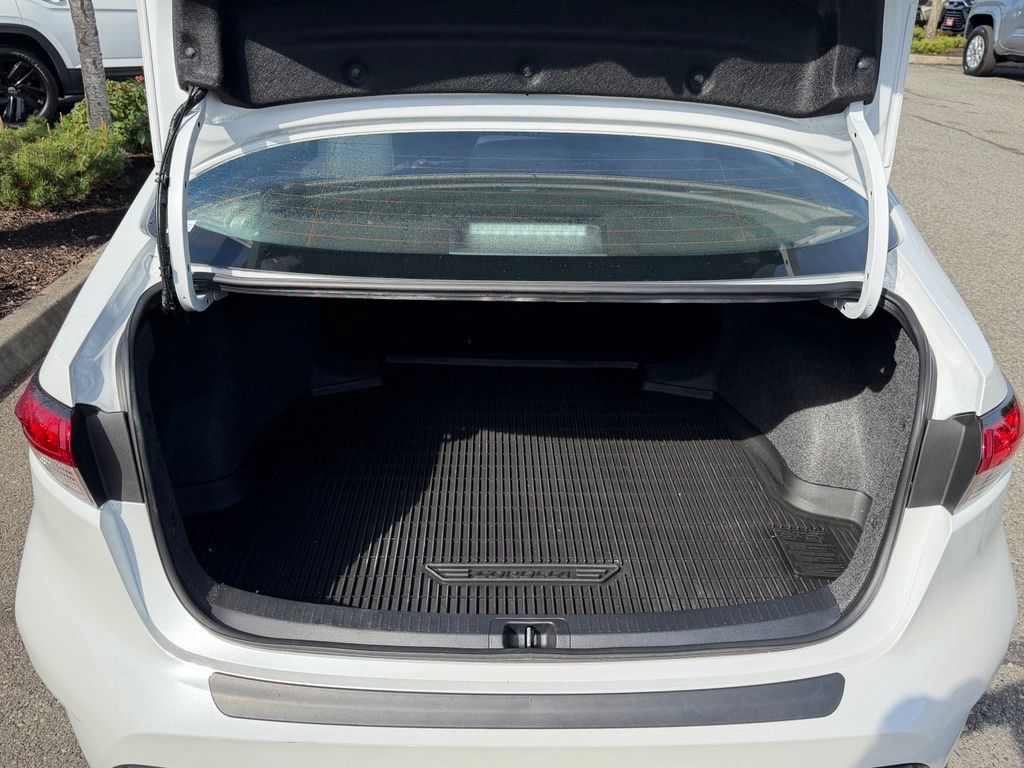 Certified 2025 Toyota Corolla SE w/ SE Premium Package FWD image 10