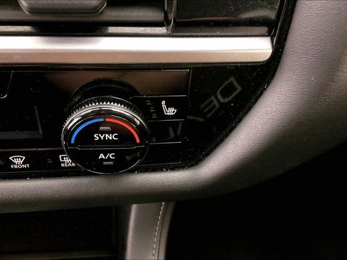 Used 2024 Nissan Pathfinder SV image 34