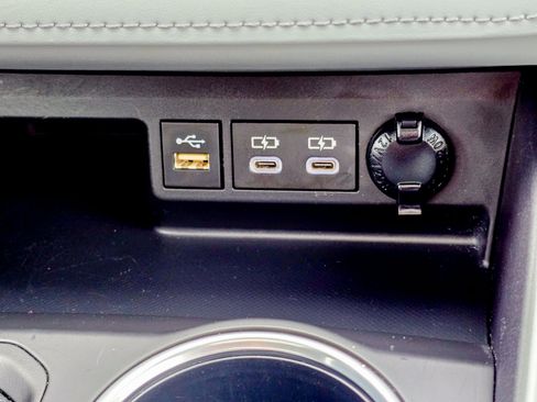 Used 2023 Toyota Highlander XLE image 34