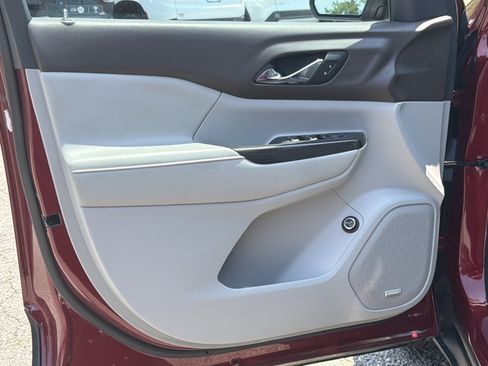 Used 2017 GMC Acadia SLT FWD image 16