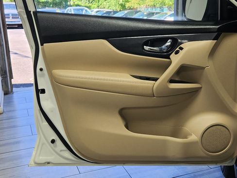 Used 2020 Nissan Rogue SV image 10