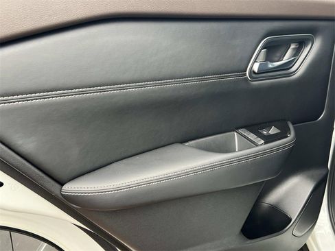 Used 2021 Nissan Rogue SL w/ Premium Package image 11