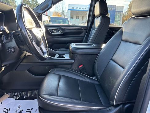 Certified 2022 GMC Yukon XL SLT w/ SLT Luxury Package image 16