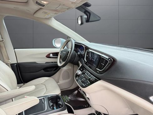 Used 2018 Chrysler Pacifica Limited FWD image 27