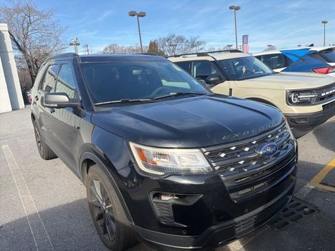 Used 2019 Ford Explorer XLT w/ Equipment Group 202A image 7