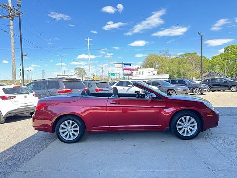 Used 2010 Chrysler Sebring Touring FWD image 4