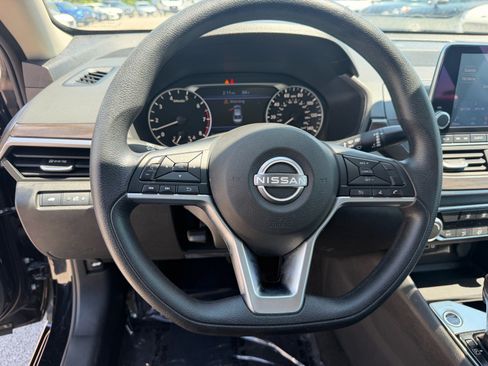 Used 2024 Nissan Altima 2.5 SV FWD image 30