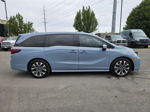 Used 2025 Honda Odyssey Elite image 2