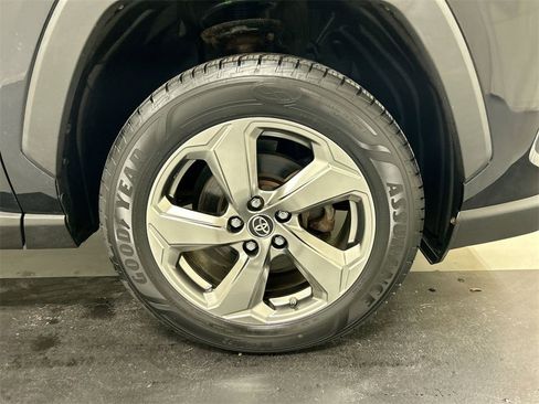Used 2019 Toyota RAV4 Limited image 8