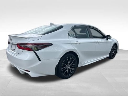 Used 2022 Toyota Camry SE w/ Cold Weather Package FWD image 5