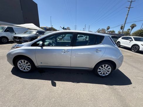Used 2013 Nissan Leaf S w/ Recycling/Organizational Pkg FWD image 10