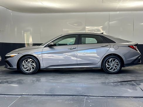 Used 2024 Hyundai Elantra SEL FWD image 6