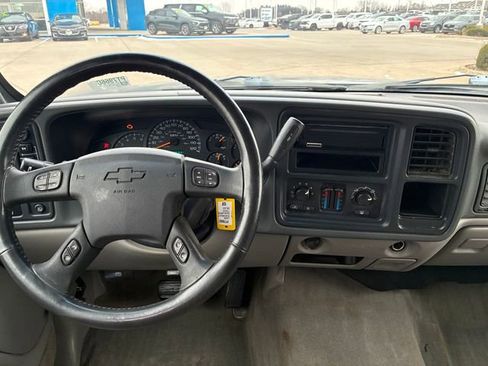 Used 2005 Chevrolet Avalanche Z71 w/ Preferred Equipment Group image 16