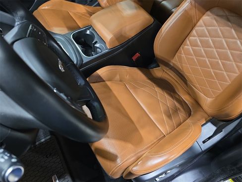 Used 2020 Jaguar E-PACE SE image 15