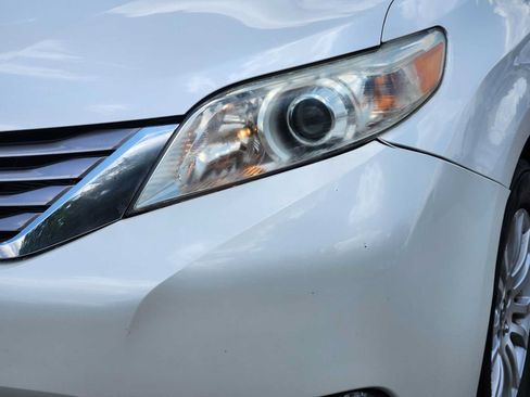 Used 2016 Toyota Sienna XLE w/ XLE Navigation Package FWD image 7