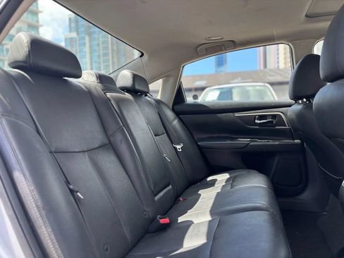Used 2016 Nissan Altima 3.5 SL w/ 3.5 Technology Package FWD image 11