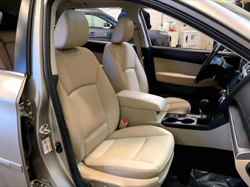 Used 2017 Subaru Outback 2.5i Limited image 7