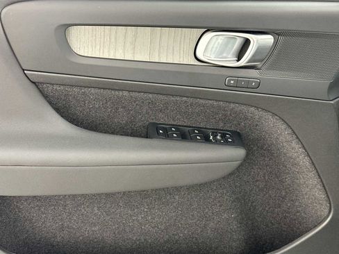 Used 2025 Volvo XC40 B5 Plus image 16