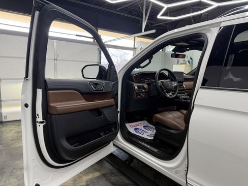 Used 2023 Lincoln Navigator L Reserve w/ Equipment Group 201A image 11